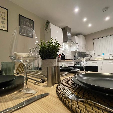 New Stylish House - Sleeps 7 - Free Parking - Contractors Welcome - Wifi Villa Birmingham Bagian luar foto